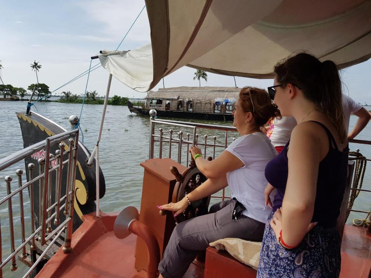 Vaishnav Tours Ξενοδοχείο Alappuzha Εξωτερικό φωτογραφία