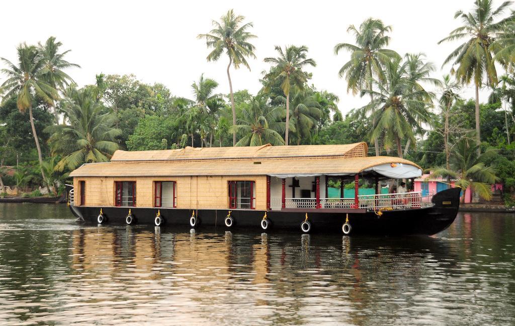 Vaishnav Tours Ξενοδοχείο Alappuzha Δωμάτιο φωτογραφία