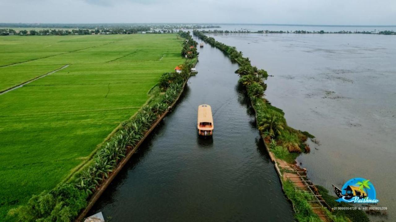 Vaishnav Tours Ξενοδοχείο Alappuzha Εξωτερικό φωτογραφία