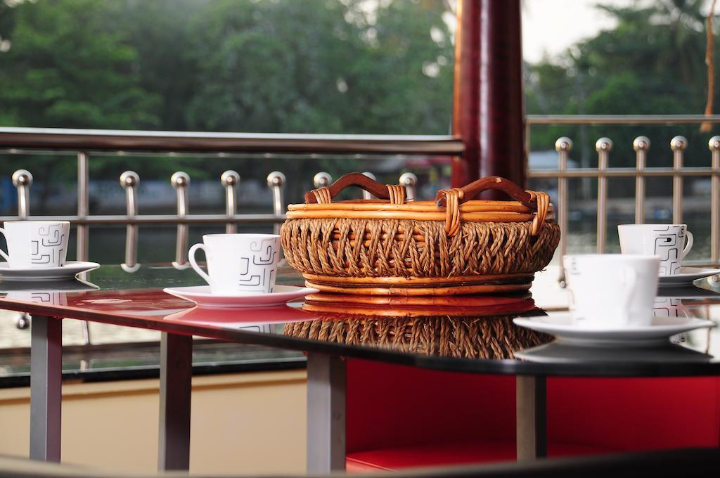 Vaishnav Tours Ξενοδοχείο Alappuzha Δωμάτιο φωτογραφία