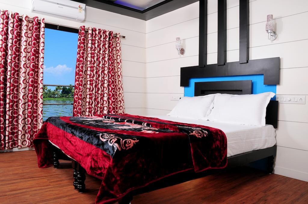 Vaishnav Tours Ξενοδοχείο Alappuzha Δωμάτιο φωτογραφία