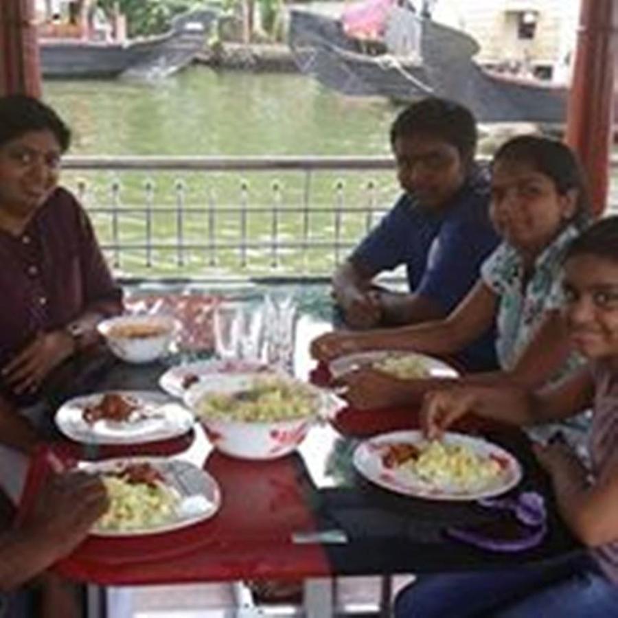 Vaishnav Tours Ξενοδοχείο Alappuzha Εξωτερικό φωτογραφία
