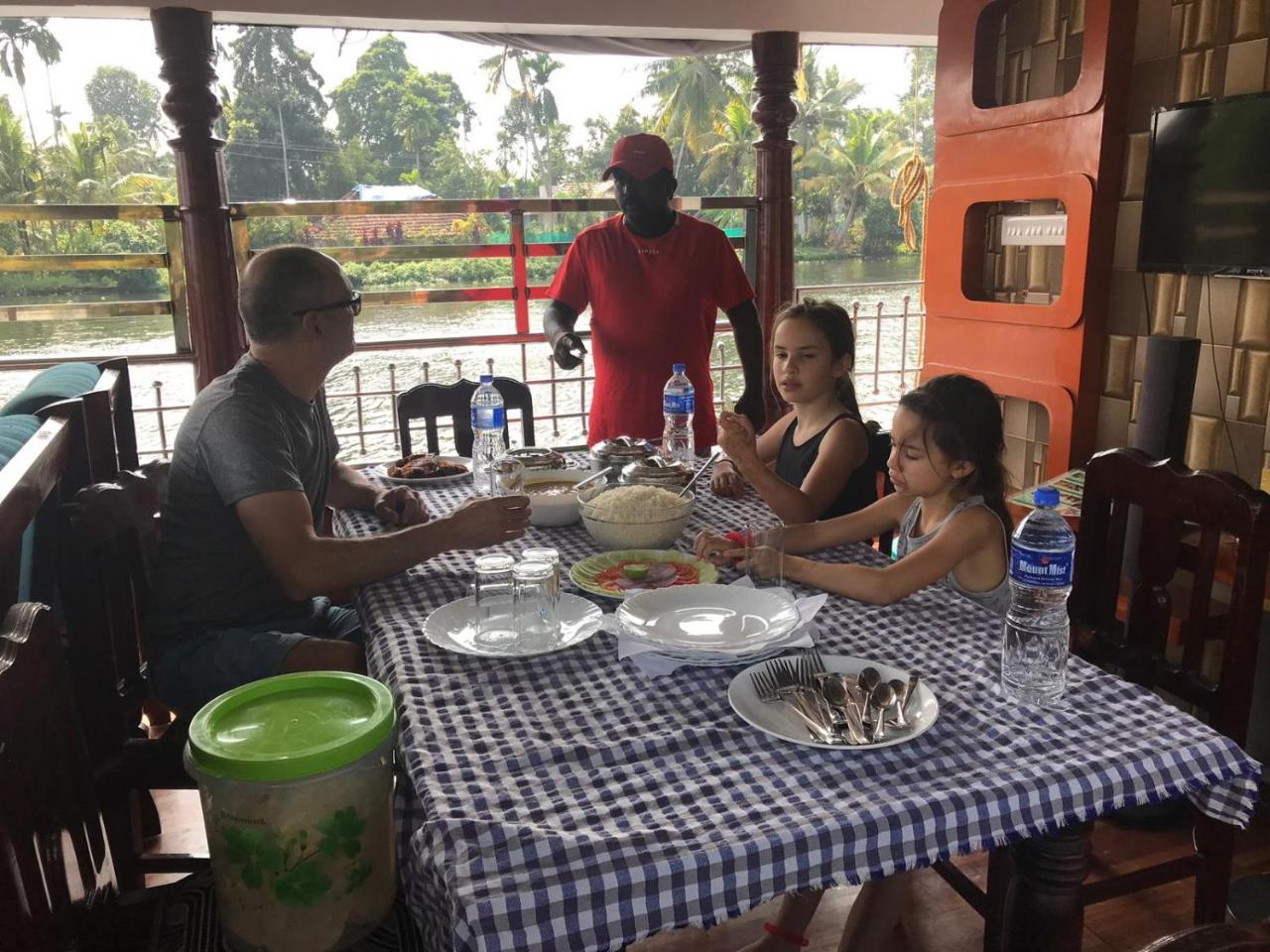 Vaishnav Tours Ξενοδοχείο Alappuzha Εξωτερικό φωτογραφία